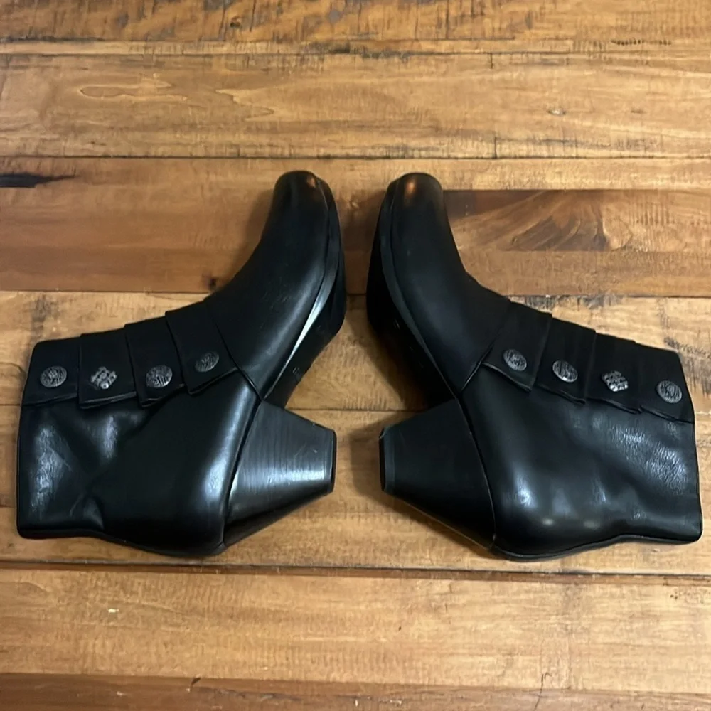 Dansko Baker Heeled Button Ankle Bootie 41 Black Leather Zip Buttons